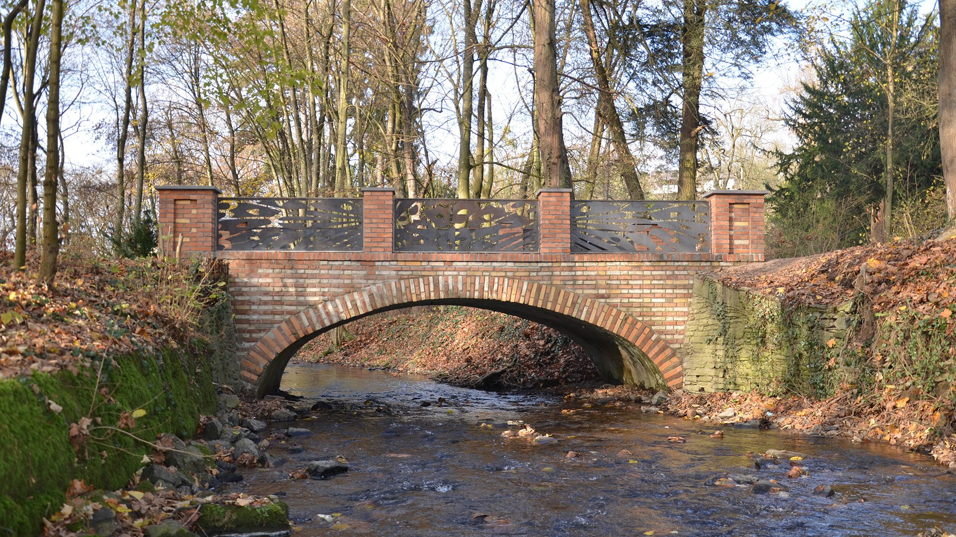 Rote Brücke - Ansicht 1