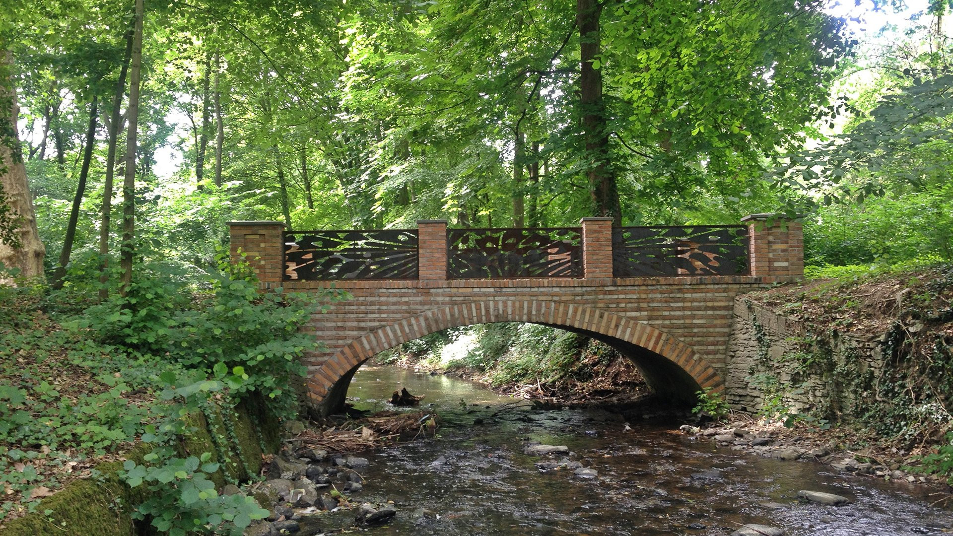 Rote Brücke - Ansicht 2